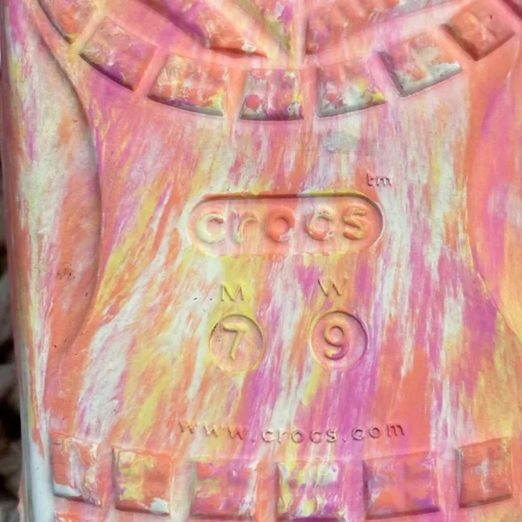 EUC Women’s Crocs Classic Peach Orange Marble Sandal Two Strap w/ Accent Sz 9 - Picture 7 of 11